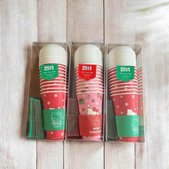 Hello Kitty Christmas Paper To Go Coffee Cups (2 Designs, 30 Cups Total) - Picture 1 of 3